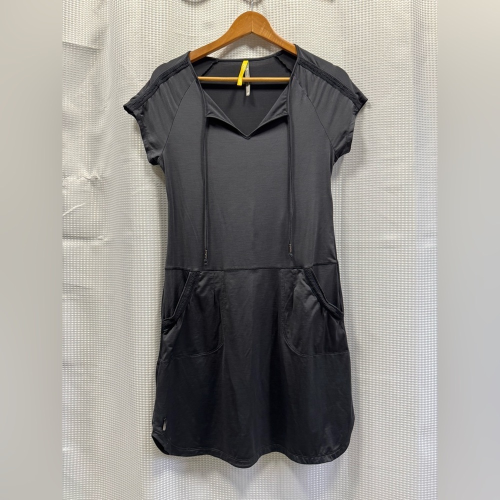 Lole Black short sleeve dress with pockets and four-way stretch - size small